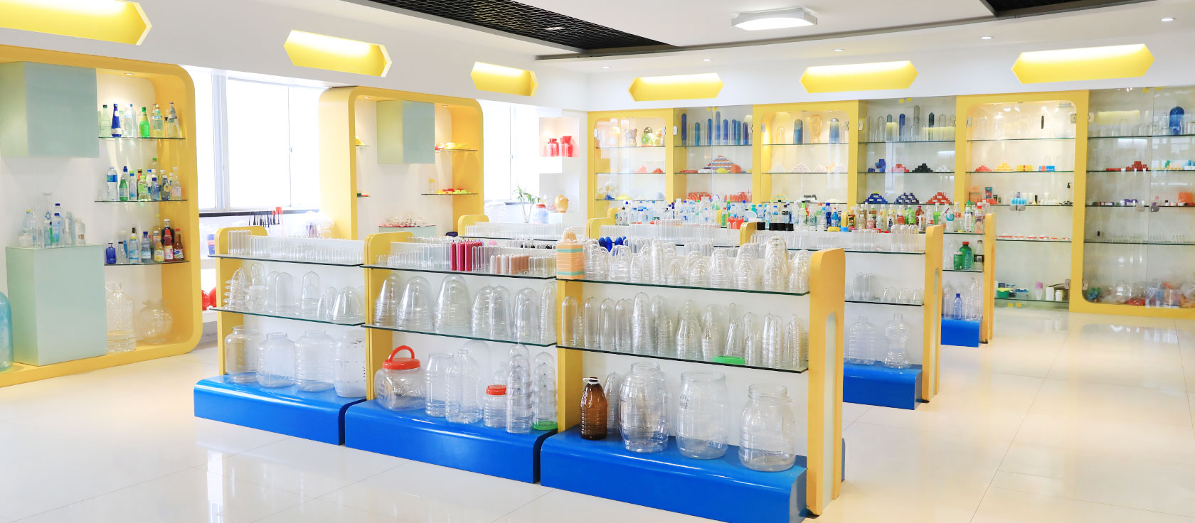 Câte dintre aceste mașini de turnat prin injecție au erori de deschidere a matriței?